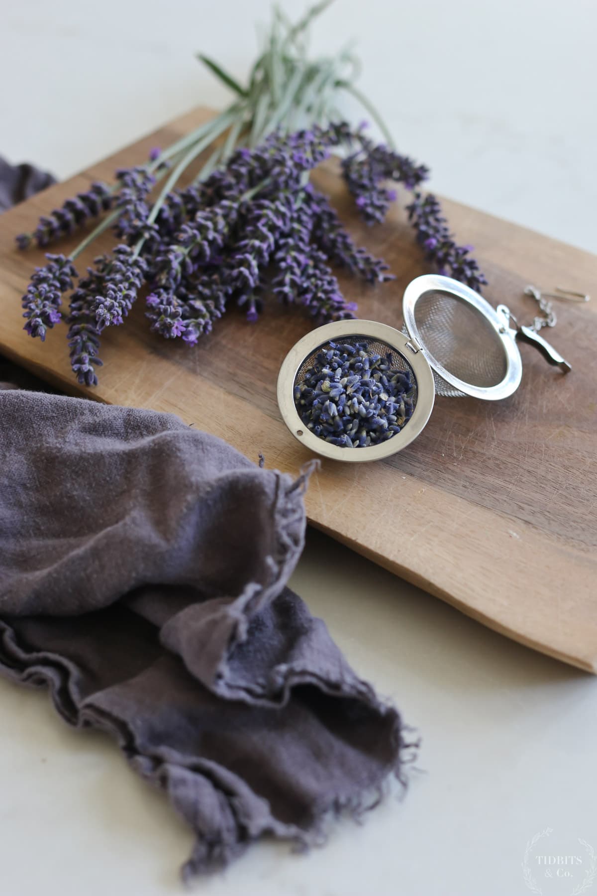 How to Brew Lavender Tea and 6 Recipes to Try